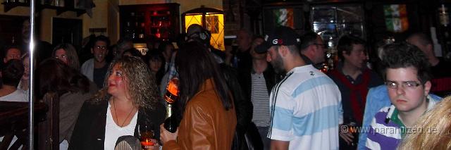 Kilians 2011-04-09_9.jpg - Und da sieht man wieder, dass Frauen auch in geschlossenen Räumen Jacken tragen, wenn Männer T-Shirt tragen... aber wen interessierts ;)